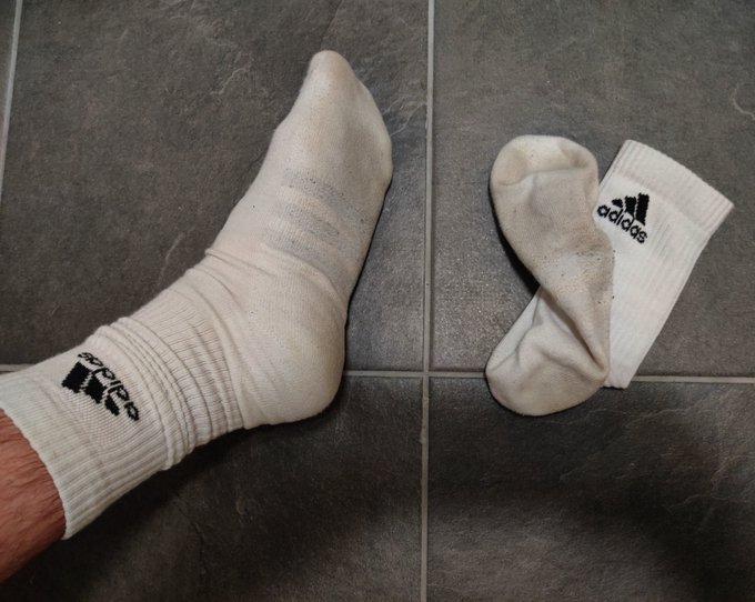 RT if you wanna sniff my dirty builder socks, pigs!
🐽🧦
#gayfetish #smellysocks #smellysox #malefoot #malefootfetish