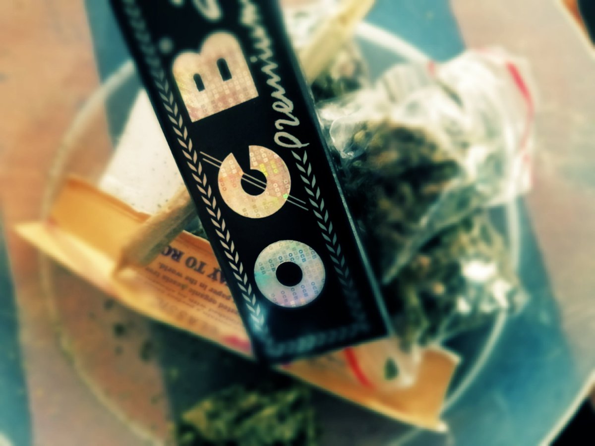 Sway_Swoo's tweet photo. Happy 4/20 Soul search, self inlighten,Vibrate till you find yourself in the deepest depths of the sixth dimension. Come back and see how much you've really learned in your life's circle. - Sw👀
#Mmemberville #StonerFam #SwiTchDimensioN #BakeAndArtWork https://t.co/eLZwPqayoi