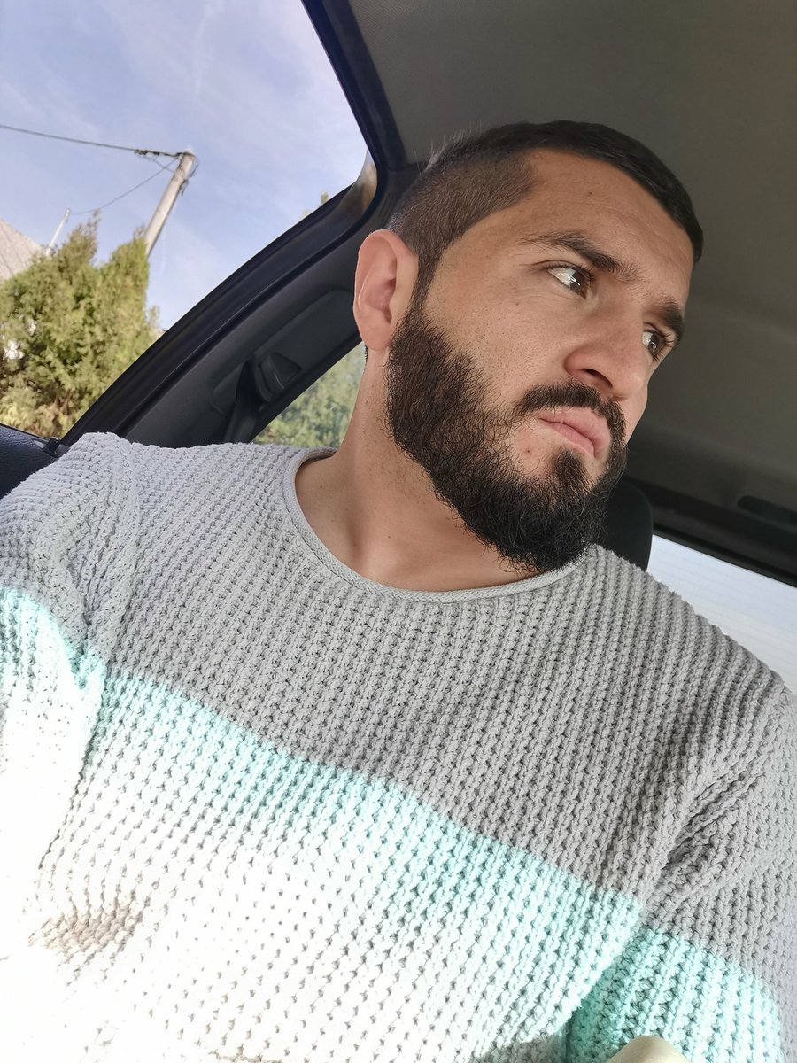 leftback93's tweet image. Sad brijemo dlake dole a puštamo gore!