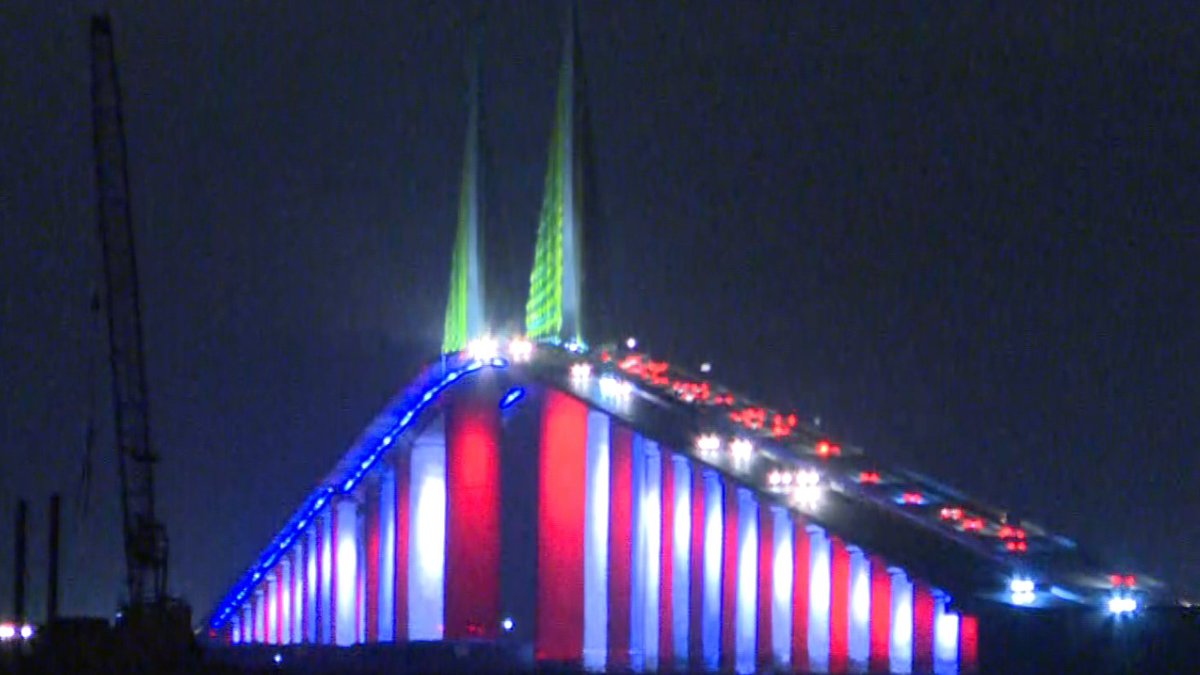 GrantGilmoreWX's tweet photo. The Sunshine Skyway Bridge illuminating the way into our Wednesday. #USA #coronavirus #COVID #COVID19 https://t.co/xEnrYbmimJ