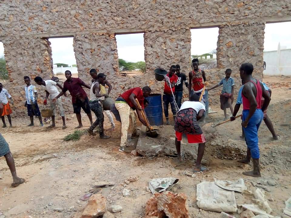 ABDMulla95's tweet photo. District Youth #Goppo voluntarily builds Conference Halls and Events.
#Galmudug
#Somalia
#Galmudug family share https://t.co/aZOHo5FpRk