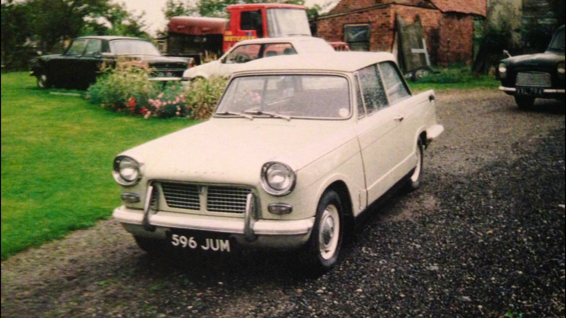 cars_fromtv's tweet photo. @TvHeartbeat @TimDowd12 Do you remember Kate’s #TriumphHerald? Any sticky or interesting situations when filming with it? #AskTimD https://t.co/bqFU2xxlHf