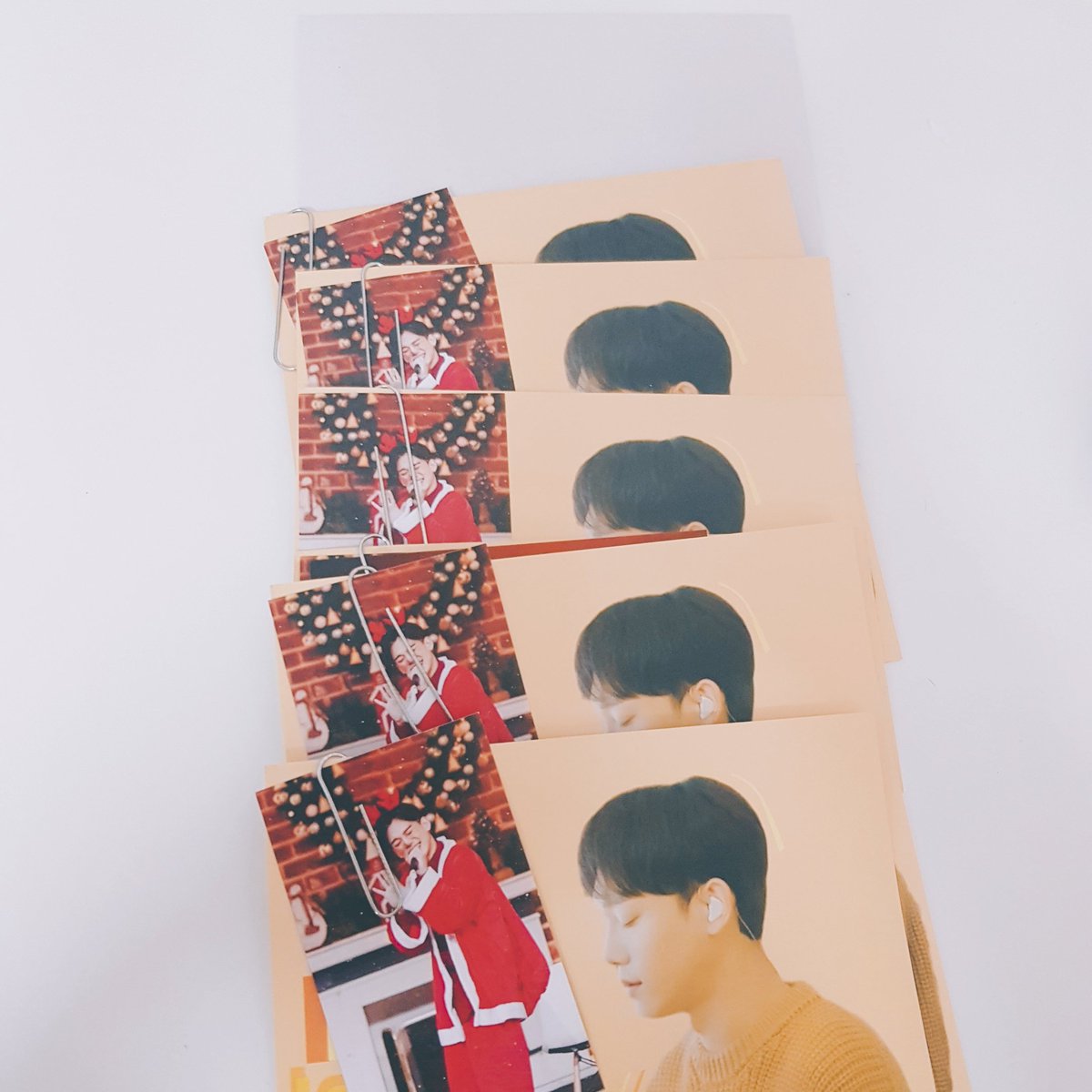 rac_alisson's tweet photo. 🌸GIVEAWAY SECTION🍀
🌺ExplOration in MY <CHEN square banner> *7 winners*
🌺Members transparent pc *6 winners*
T&amp;C:-
🌱You only have to pay for the postage <RM5>

🌻TO ENTER THE GA:
1) Rt this tweet 
2) tell me who is your bias? and which item you wish to get. 
3) tag 1 friend. https://t.co/RahL91jYPJ