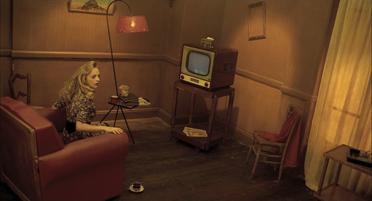 scferguson's tweet photo. Watched one of my favourites this morning DELICATESSEN. A perfect touch of post-apocalyptic black comedy. Love how tactile the film is with Jeunet & Caro taking joy in the rhythm, choreography & design that make up the world but also make for some of the best jokes!Β #frameaday https://t.co/px3BHKJw1a