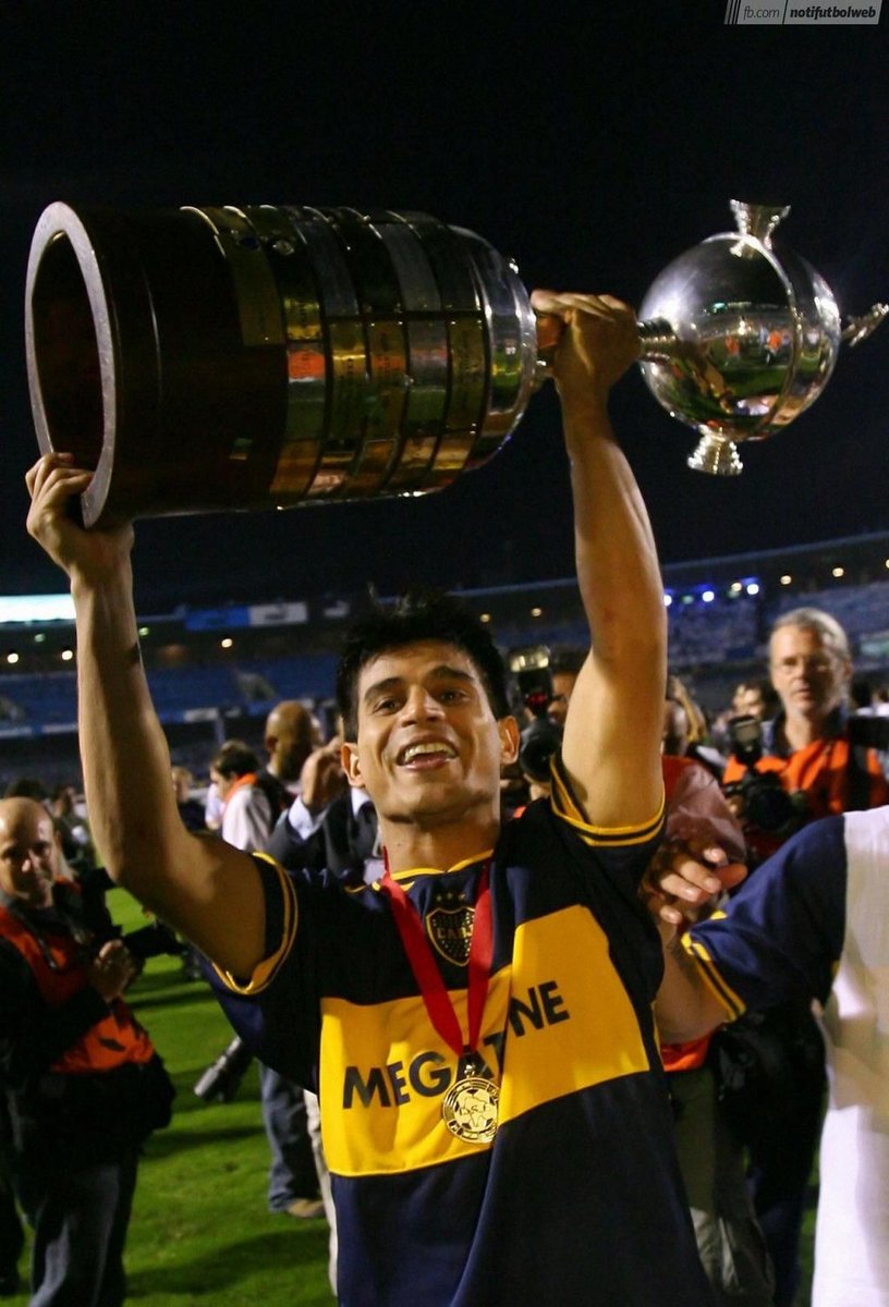 la12tuittera's tweet photo. ¡Feliz Cumple Negro Ibarra! 🎂😍

Ganó 15 títulos en Boca 💙💛💙4️⃣

6 🏆Torneos 
4 🏆Libertadores
1 🏆Intercontinental
3 🏆Recopas 
1 🏆Sudamericana

Uno de los mejores laterales derechos de la Historia del club 🙌 https://t.co/m6CPxZwyGe