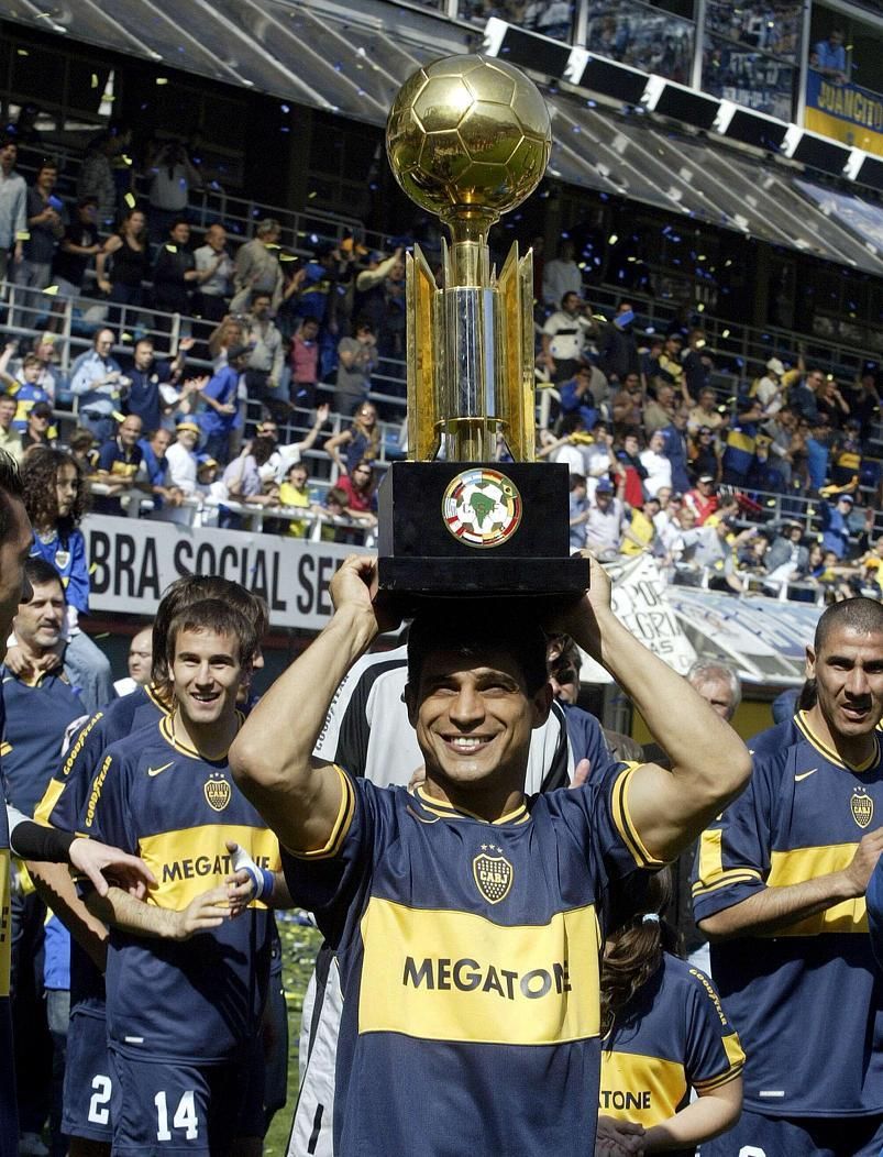 la12tuittera's tweet photo. ¡Feliz Cumple Negro Ibarra! 🎂😍

Ganó 15 títulos en Boca 💙💛💙4️⃣

6 🏆Torneos 
4 🏆Libertadores
1 🏆Intercontinental
3 🏆Recopas 
1 🏆Sudamericana

Uno de los mejores laterales derechos de la Historia del club 🙌 https://t.co/m6CPxZwyGe
