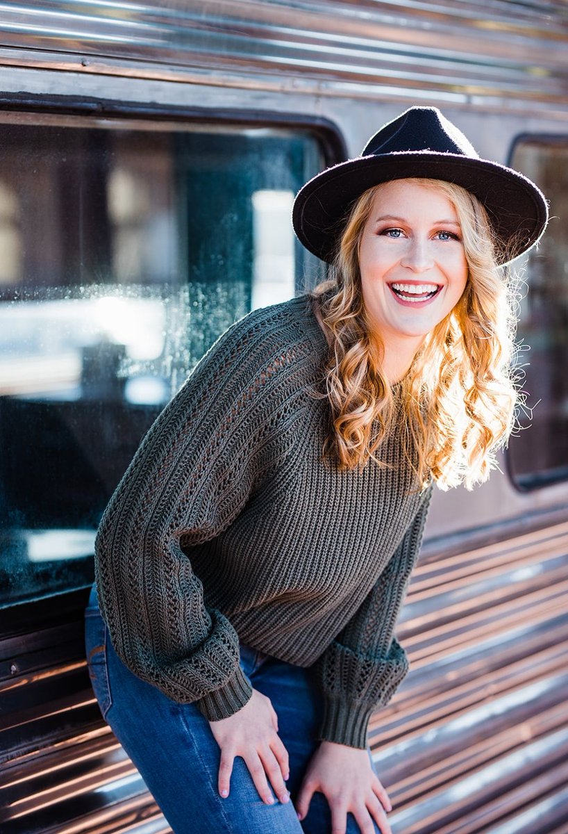 Pewitt_CISD's tweet photo. #ClassOf2020 Spotlight: Samantha Smith

Sam is a student athletic who participates in cross country, volleyball, basketball, and track.  Academically, her favorite subject is Anatomy &amp; Physiology. She is a member of student council and National Honor Society. https://t.co/dWYVpbyCq0