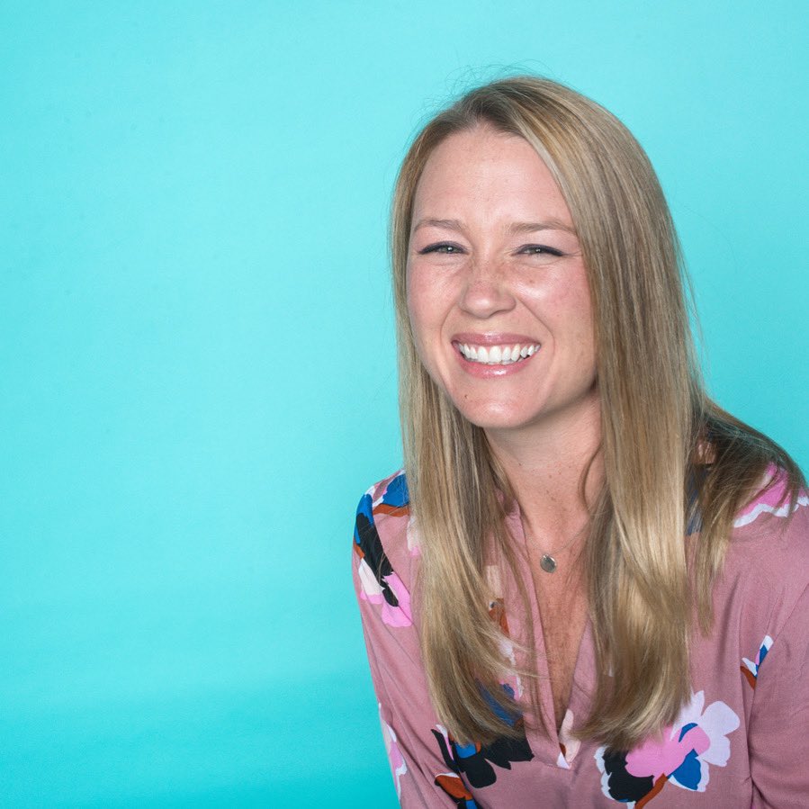fms4banks's tweet photo. @amberfarley celebrates 11 years at FMS, serving as our dynamo digital marketing guru. As EVP of Emerging Media, she is an industry-recognized expert and much-sought-after speaker. Congrats, Amber⦠we all appreciate a little cheer and good news these days! #teamfms #wearefms https://t.co/EorKqXwaOA