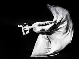 El 1 de abril de 1991 falleció en New York la coreógrafa y bailarina, Martha Graham. ⁣Graham consideraba que la danza moderna no era producto de la inventiva, sino del descubrimiento de principios primigenios.