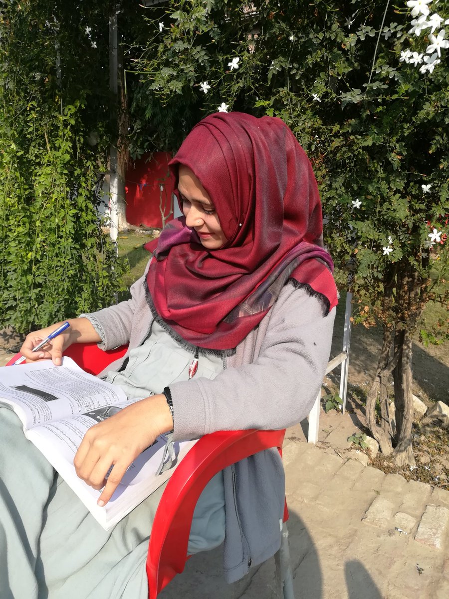 AmmaraMaqsood7's tweet photo. Officially Bayrozgaar Now😅🤭
@Maham78079273 🤝
#Job #GCWP #HappyExperience https://t.co/tp7dpAIdy7