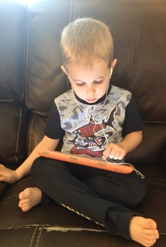 imalopez08's tweet photo. Day 3 of online learning and my Kiddos are doing great!! Keep it up! Miss you all so much. @ReesStars @carolinejangulo @AliefPreK @baezp1 #aliefleads #alieflearn https://t.co/gZtAd27nh8