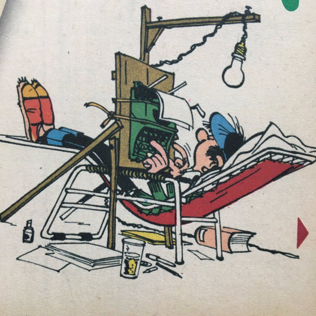 À chaque situation, ses Gaston, par Franquin. 
Le travail à la maison: 