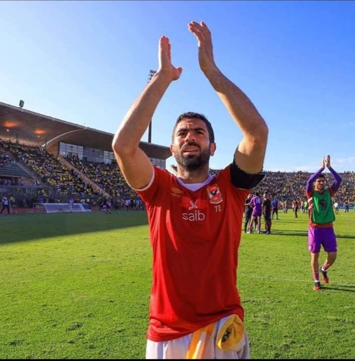 ١٢ عاما قضاها مخلصا ومحاربا وفارسا شجاعا يدافع عن الاهلي وبطولاته .. كان محترفا حقيقيا .. وبمنتهي الاحتراف والاحترام  اقول..  شكرا احمد فتحي <a href="/AhmedFathi/">Ahmed Fathi</a>