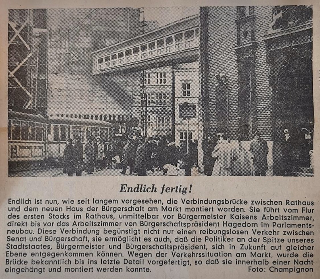 Vor 55 Jahren: die Verbindungsbrücke wurde montiert.  Ich kann mich noch sehr gut daran erinnern (Weser-Kurier,  01.04.1965).
Leider musste die Brücke wg der Statik 1967 abgerissen werden. Ich war damals im Schulpraktikum in Birmingham. Hat jemand noch Fotos? #Bremen