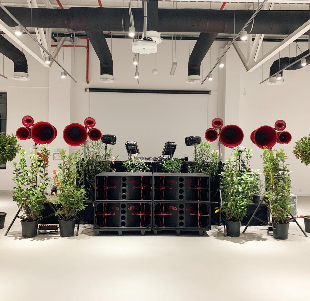 VoidAcoustics's tweet photo. Here's a selection of the latest entries to our 'Capture the Void' photo competition. Check out all the details on how to enter and vote for your favourite at https://t.co/54Fiyu4TGj.
#voidacoustics #experienceconnection #proaudio #loudspeaker #photography #COMPETITIONTIME https://t.co/d8PFLfAyZz