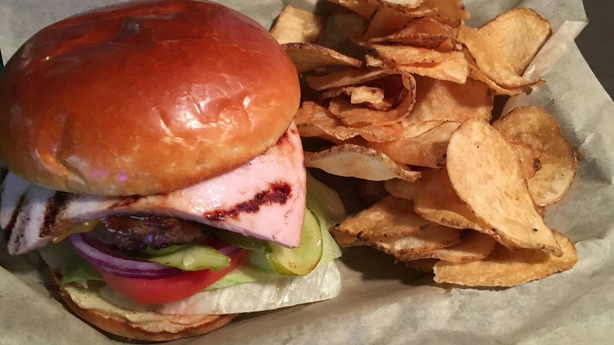wldturkeytavern's tweet photo. Just because you have to stay home, it doesn’t mean you can’t indulge in one of our juicy burgers and don't forget to order a cold beer, too! #whycookwednesday #avonpark
☎️ 863-452-5284 https://t.co/b85EmGyqun