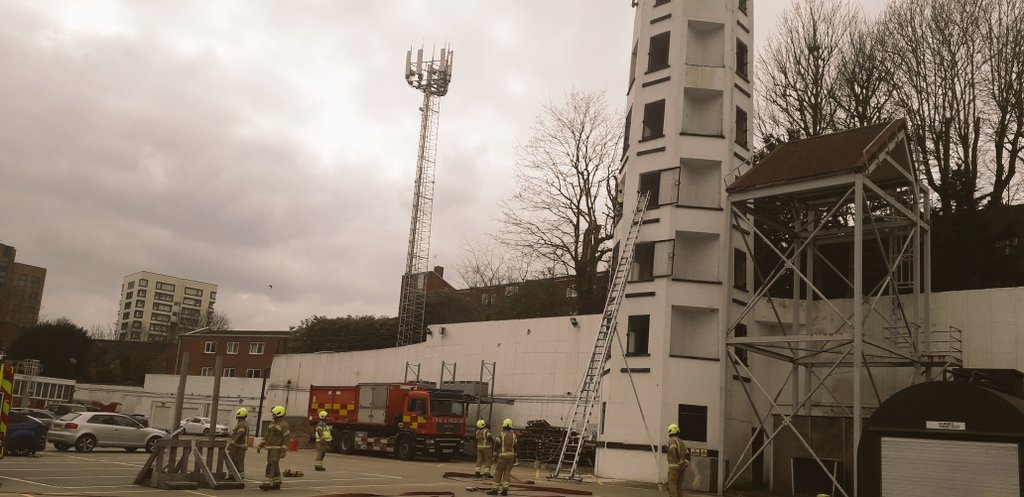 LFB_Croydon's tweet photo. Red Watch crews from Croydon and Norbury Fire stations carried out multi appliance training drills today to ensure we keep delivering our first class service to the communities of London @LFBWilliams @dac_welch @LondonFire #Opsprofessionalism https://t.co/WkSmtCjJpH