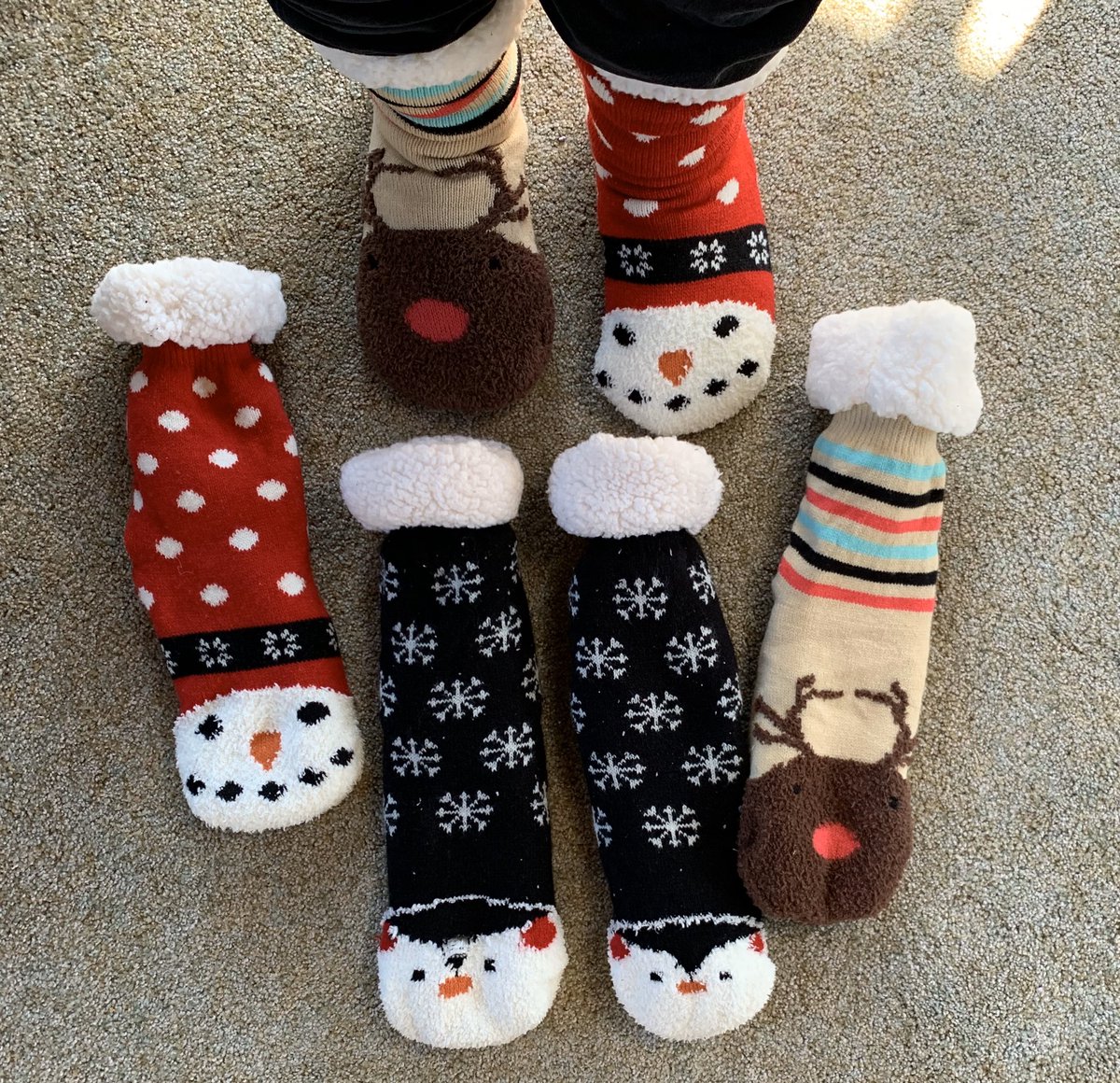 fairmanpam's tweet photo. I’ve got a theme going on our PS crazy sock day!!! Have a fantastic April Fools Day....and yes this is a joke...NO more snow please!!!!
☃️🧦🤣 #PSeSpiritWeek @PeterSarpyElem https://t.co/vMuaed30Aq