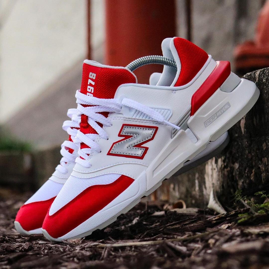 SneakerShouts's tweet photo. NEW PRICE DROP 🚨
30% OFF + free shipping on the New Balance 997 Sport “White Red” 

BUY HERE: https://t.co/q9Pjasafj9 https://t.co/ZukHsXL1qL