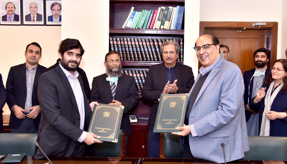 Shafqat_Mahmood's tweet photo. An MOU was signed today between Education Ministry and PTV for the launch of Teleschool, an education tv channel. During this time when schools are closed we aim to have 10 hours of course based classes for children everyday https://t.co/r2cFcViSOA