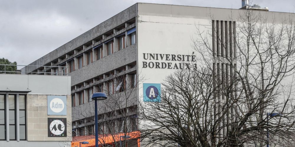 SO_Bordeaux's tweet photo. Révisions et examens sont bousculés sur le campus de Bordeaux
https://t.co/fZ92a5Qf7v https://t.co/TjhY6u6rzQ