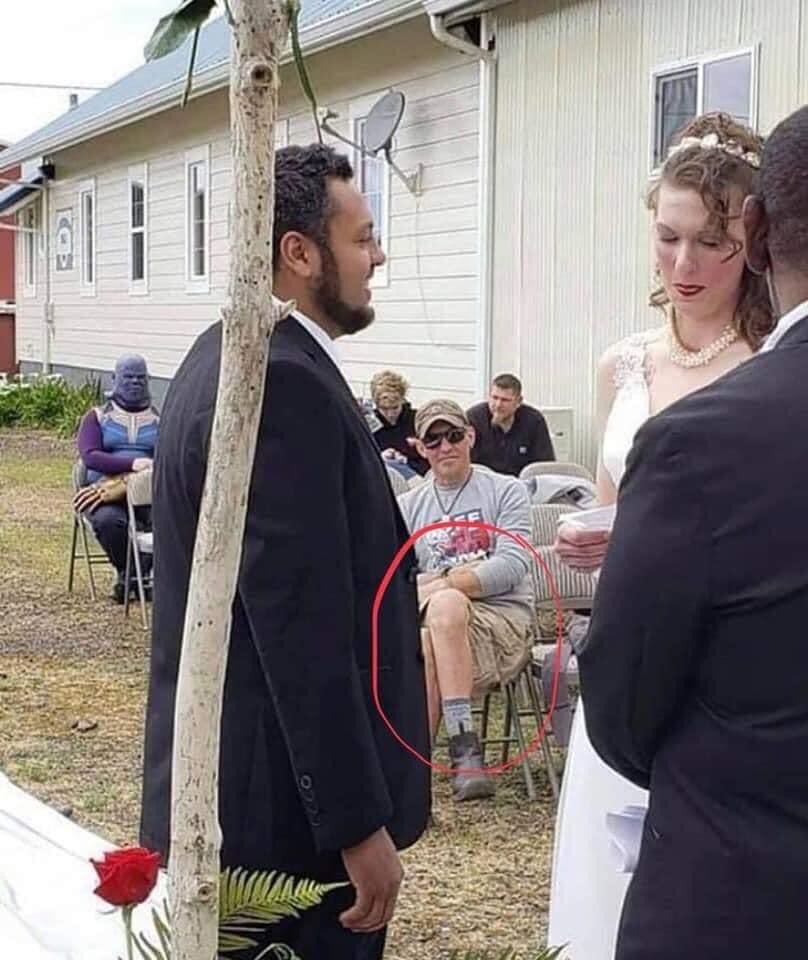 ALBY_LAD's tweet photo. I’d be fuming tbh if someone just showed up to me wedding in shorts like that tbh https://t.co/9Jl6t8kP8E