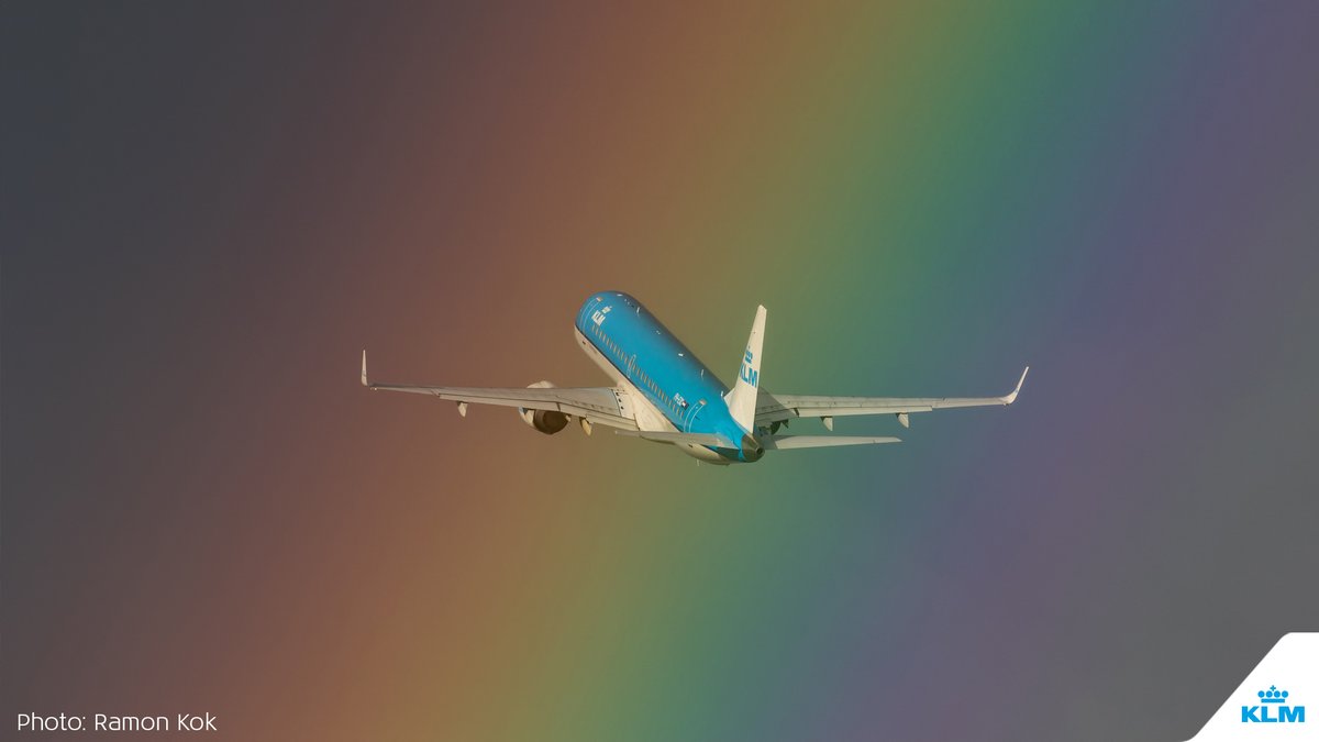 KLM's tweet photo. Somewhere over the rainbow, bluebirds fly... 🎶🌈 #KLM #andràtuttobene https://t.co/xeR0EXLJol