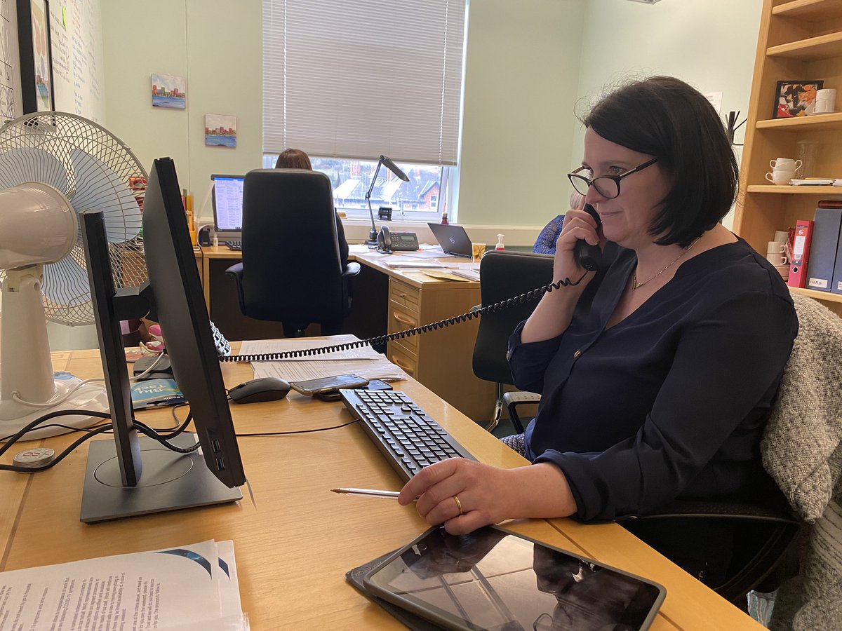 NIAS999's tweet photo. Nicole Lappin @niaschair rolled her sleeves up today to help out in our Operational Support Unit today, taking calls from, and helping, frontline staff. @healthdpt https://t.co/nTOeIIC2to