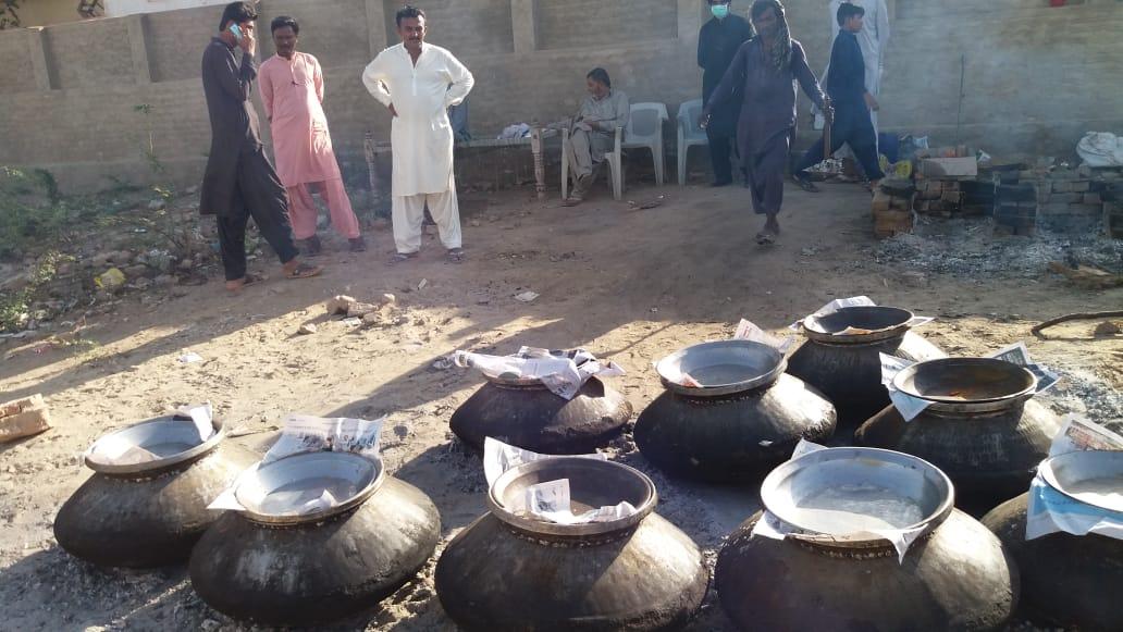 Ashrafkhokhar18's tweet image. پ پ پ MPA ارباب لطف اللہ کے طرف سے مسلسل لاک ڈائون کے سبب آج #9day بھی امدادی سرگرمياں مٹھی ڈیپلو اسلامکوٹ چھاچھرو کلوئی مین جاری رہی ارباب لطف پوری ملک مین واحد MPA ہے جو اپنے خرچ پر عوام کی مدد کر رہا ہے
@arbab_lutfullah @BBhuttoZardari @MuradAliShahPPP 
#CoronaTigerForce