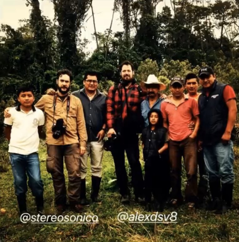 6usdcoffee's tweet photo. Esta foto es de hace 5 años; estábamos filmando con la familia Guzmán en la selva norte de Chiapas.  🌿🌱🌸☕️ Si no han visto el docu en @CinepolisKLIC, es buen plan para hoy! Seguimos donando las ganancias a la cooperativa tzeltal @Capeltic #cafe #documental https://t.co/N0T7Oekw2Q