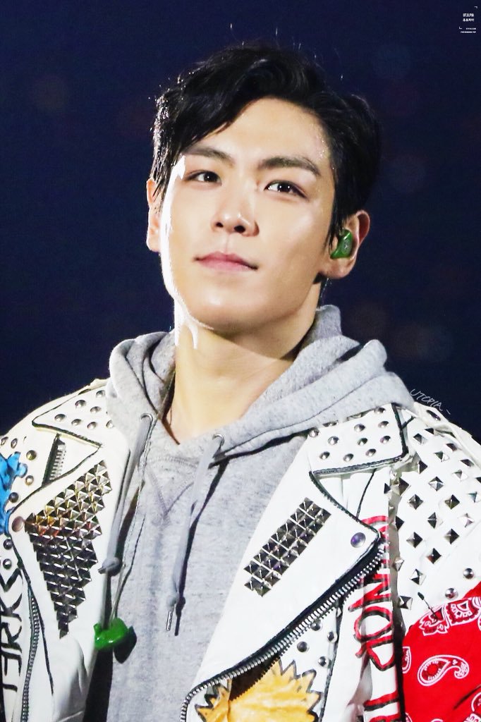Zineb141020's tweet photo. @Koreaboo The one and only KING 👑👑
#VisualKingTop https://t.co/NJlRlUH62u
