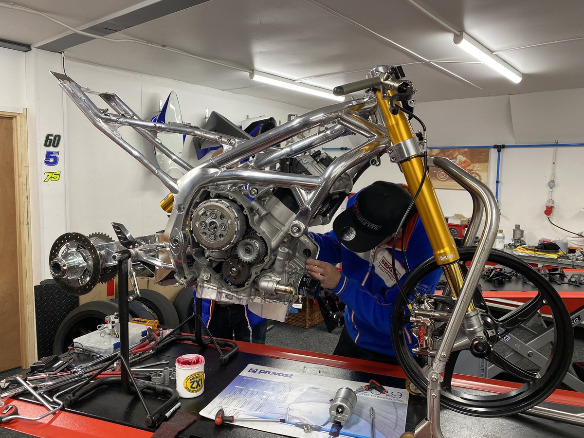 peterhickman60's tweet photo. The first PHR prepared Norton Superlight is coming together nicely now 😍🤤 #bling #isolationwork #workingfromhome https://t.co/EYOOixWh6s
