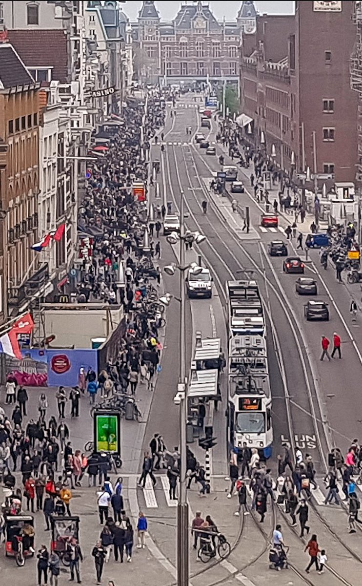 fietsprofessor's tweet photo. Amsterdam used 1970s oil crisis as catalyst for change. It took 40 years of consistent planning since then to become the cycling city we know today.

Will your city embrace todays crisis as seed for positive change?

~Damrak, 1970s-2010s https://t.co/iJq0BYz7PF