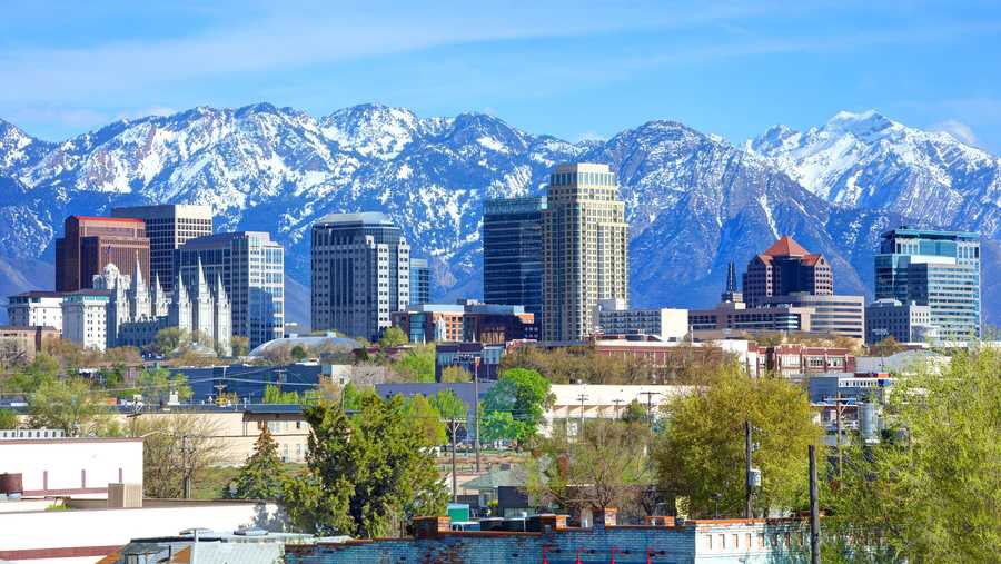 swernerauthor's tweet photo. yesterday's clue answer: SALT LAKE CITY buys the most jello!
I’m out the rest of this week, so today's clue encompasses several states. What is the only US location where 4 states meet? List the states
What words are written on the monument?
List each state's nickname &amp; reason. https://t.co/GtmhY381Wa