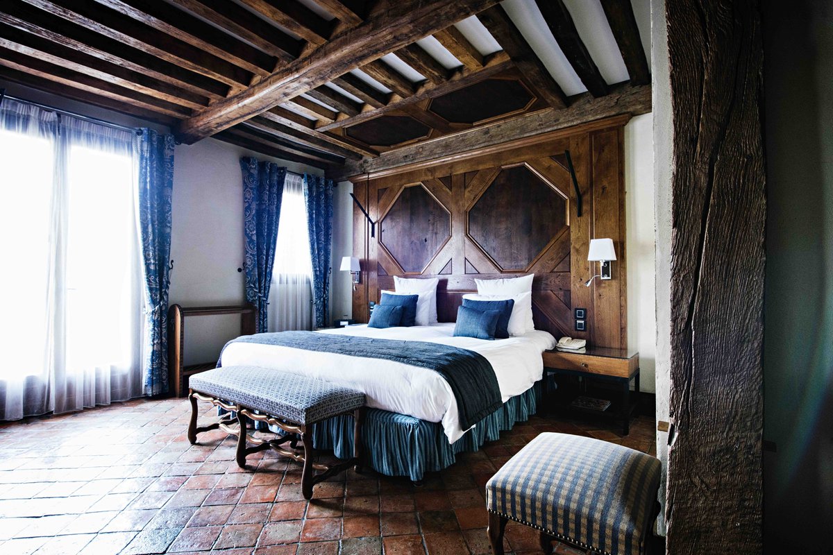 ludobisc's tweet photo. A noter dans vos "must to do" pour les jours d'après le #confinement : s'offrir un #weekend au mythique #RelaisBernardLoiseau de #Saulieu. Pour la cuisine "historique" du chef iconique et pour découvrir son nouveau #spa unique en son genre. Lire ici : https://t.co/diorVRKJqu https://t.co/sKH144TqUD