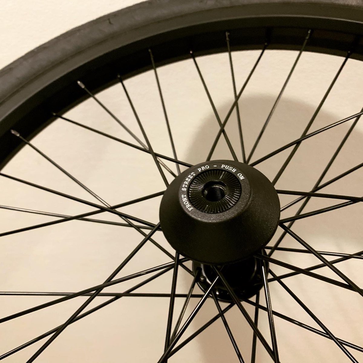 jykkbmx's tweet image. 好きなプロダクトを選んでホイールを組むのもいいですが、手っ取り早く交換するなら完組みホイール！BSDのフロントホイールはアフターマーケットを組み込んだプロ仕様！プッシュオンタイプのハブガードも手軽で即戦力！

jykkjapan.com/products/bmx-p…

#bsdforever #mind #frontwheel #jykkbmx #jykkjapan