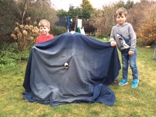 KatieEdgar16's tweet photo. @NViewlandsPS 
Charlie and his brother Lucas made a bird hide yesterday 🐦 https://t.co/BnbyybRcuZ