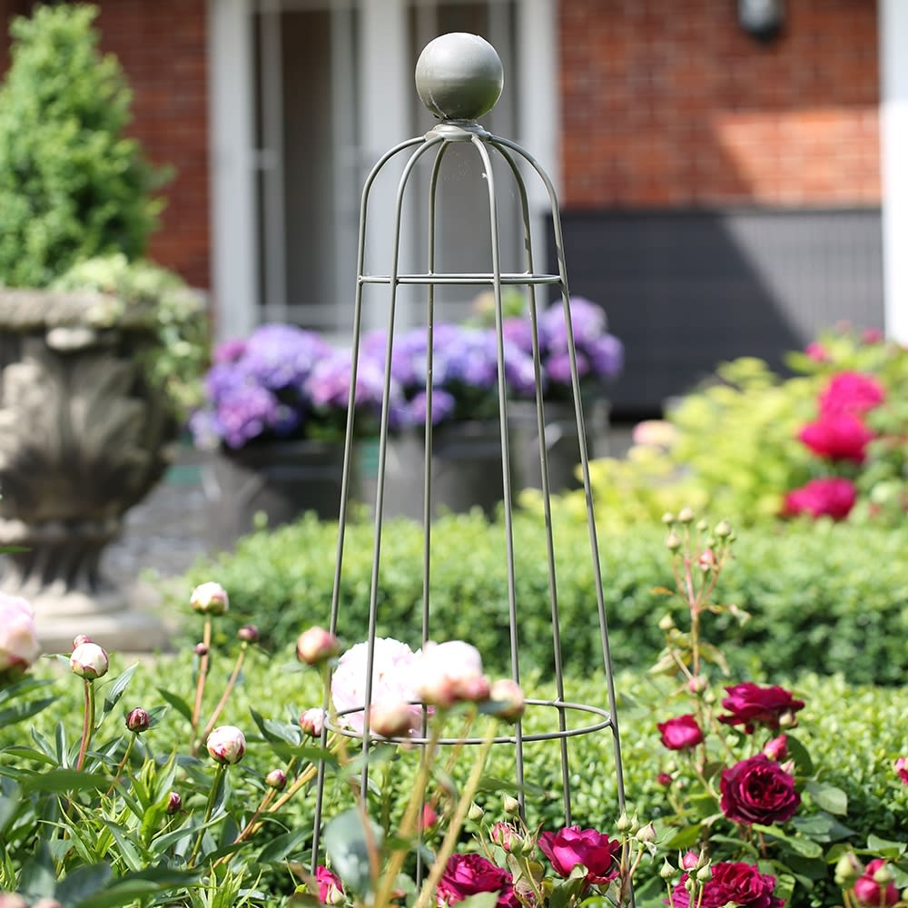 Create depth by adding some beautiful perennial vines to grow up the vertical structures 🥀

Free shipping on orders over £50 when you sign up to Agriframes Garden Rewards ✉️

#AgriframesStyle - soo.nr/t9Io