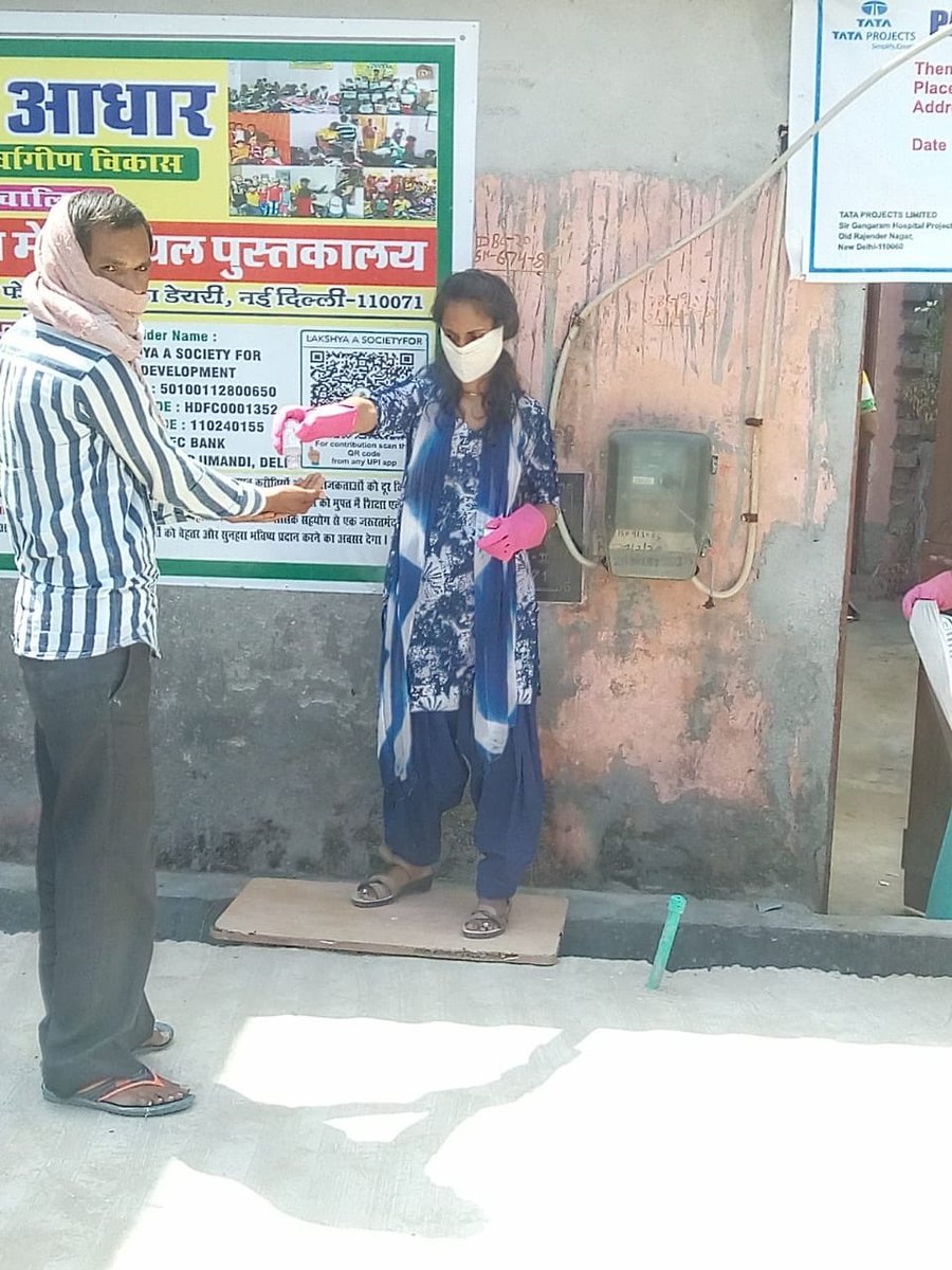 Lakshya_society's tweet photo. @ArvindKejriwal @msisodia
50 food grain packets distributed @goyladiary New Delhi aided by Tarun Singh, Anil Mahto, Harpuneet Gujral, Nirmal Verma & DK Prajapati
#foodforeach
#lakshyafordevelopment
#covid19india https://t.co/Om45wcD6v6