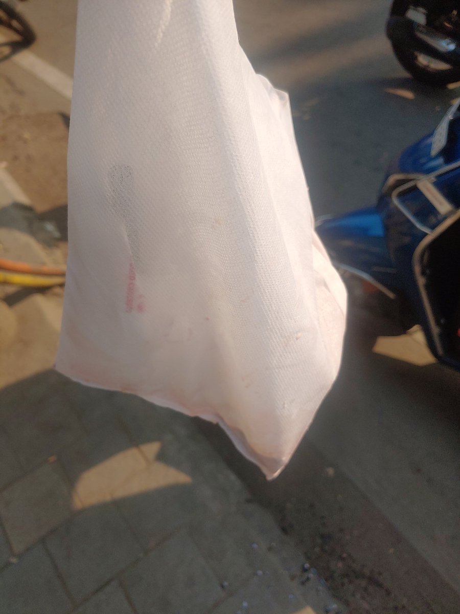 Aditya33141's tweet photo. @Creamstone This is how you pack ? https://t.co/Pxro8iKPXD