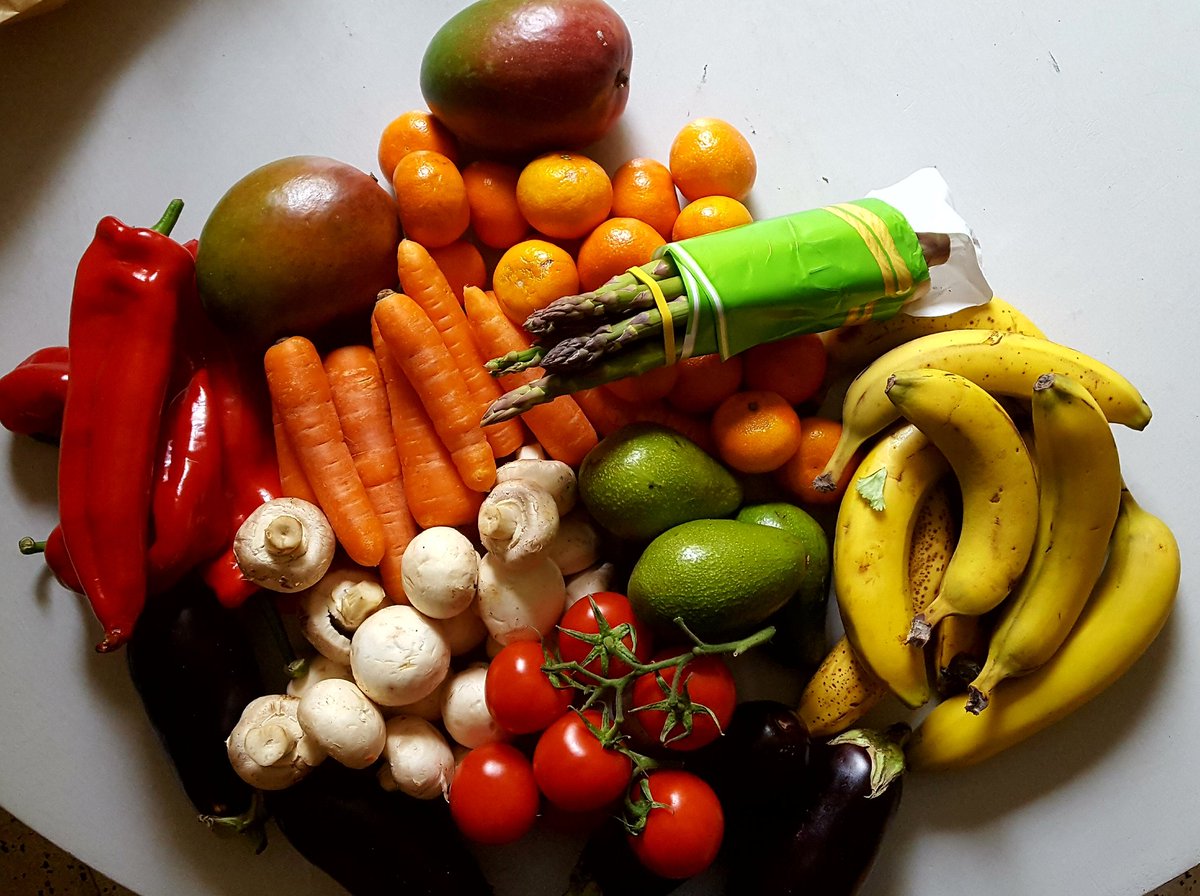 #RidleyRoadMarket fruit &amp; veg trading today.
Shop safer in the open air!
Look at this bag of delicious goodies - #RidleyRoadMarket is the home of the bargain.
