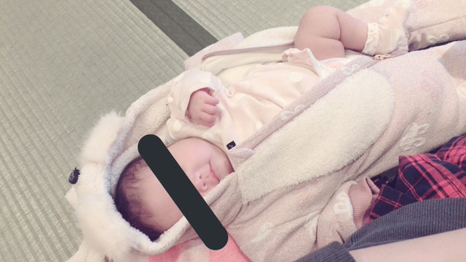 うちの娘このうさぎがお気に入りらしくこれ着せないとギャン泣きするんだけど  ミルク吐いたりしてくさいし汗かきまくりだからって洗濯したら今日一日えらい目にあった。。 https://t.co/mp2Sd