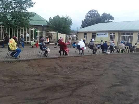 HermanMashaba's tweet photo. Sterkspruit, Eastern Cape

#LockdownUbuntu  

This is what I love to see. Let us respect and protect our elders 🇿🇦❤

#Day6OfLockdown https://t.co/RSCJE9oc86