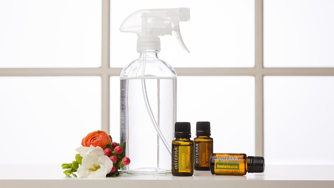 AfricanGarden5's tweet photo. Fill a spray  bottle with 1 part vinegar to 2 parts filtered water.  Add 8-10 drops of your favorite essential oil such as tea tree, purify, lemon or wild orange - find out more here — available worldwide ~ online shopping 🛍 worldwide shipping 📦 🙌🏻💜 https://t.co/oGGSck6ASO https://t.co/HnqBAiMWXo