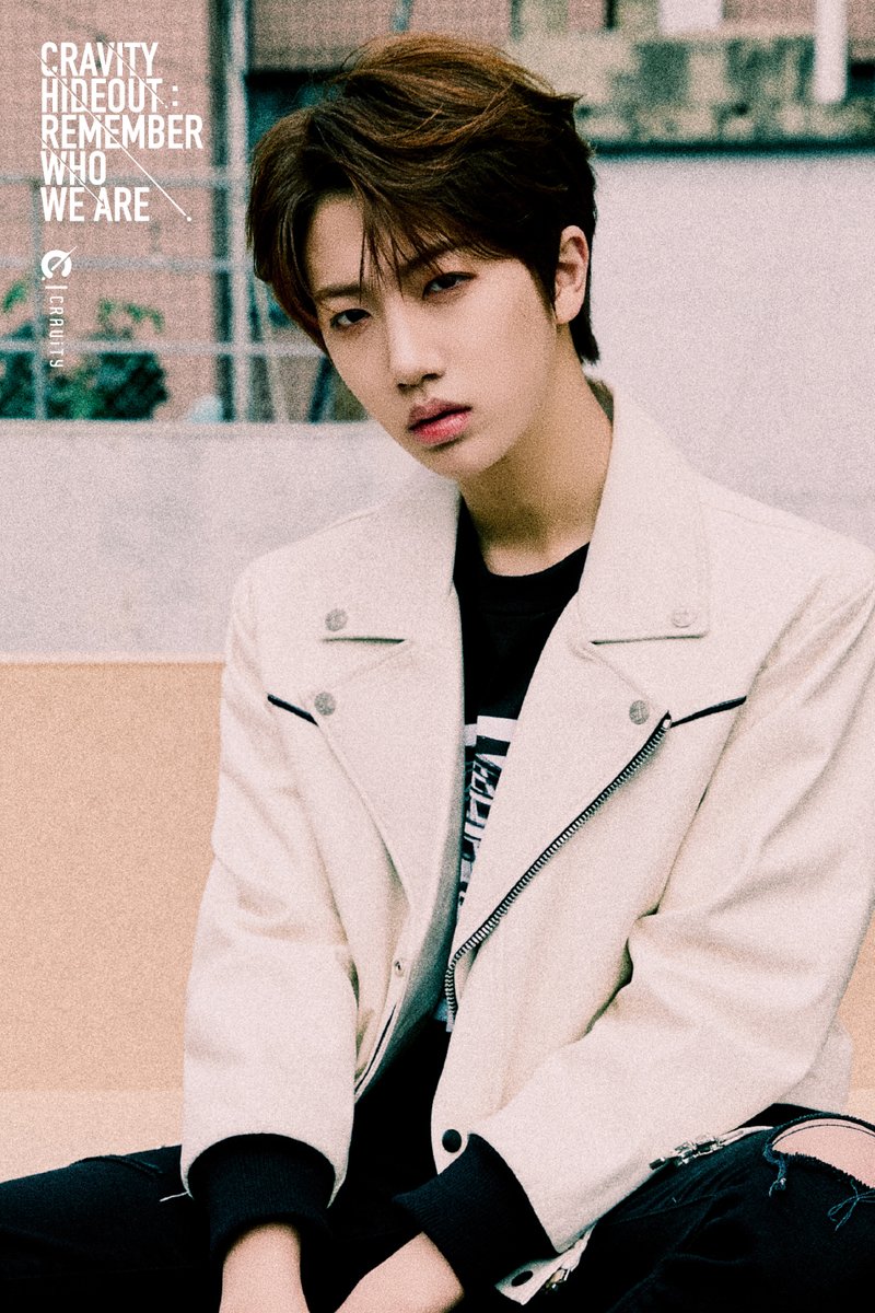 And our no-more-crybaby Wonjin is rocking the concept with a whole new image of him. I knew since the start that this boy will do well. 
