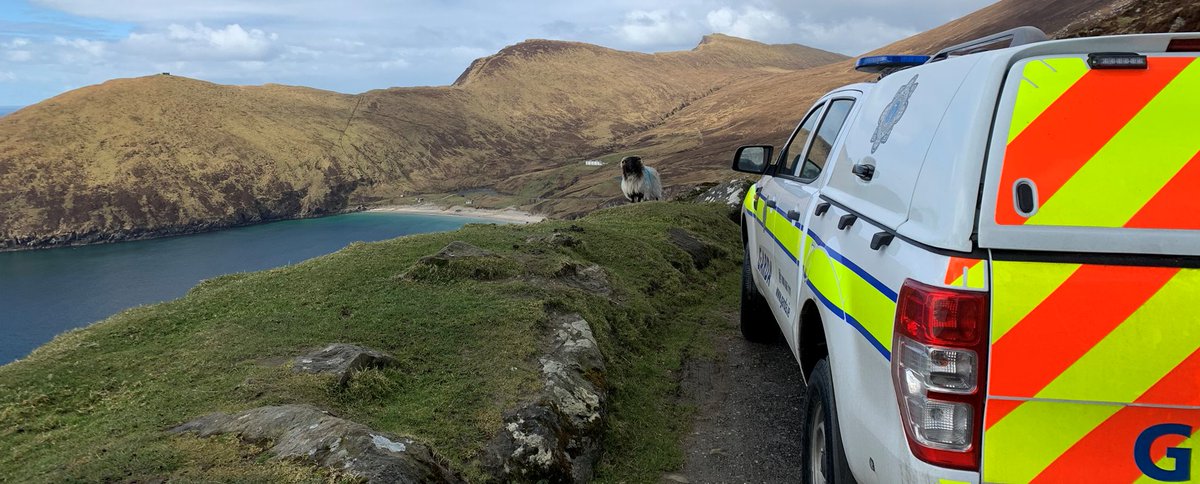 gardainfo's tweet photo. Coastal patrol on Achill Island this morning, full compliance, thank you.

We’d thought ‘ewe’ like this photo!

#PhysicalDistancing
#StayAtHomeAndStaySafe
#HereToHelp https://t.co/lhXstomXjn