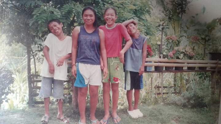 aline_gome03's tweet photo. Show ur nakakatawang photo🙉🤣🤣
#ChallengeAccepted with our siblings old photo.
@itsmaricrisg @ColeenGome https://t.co/LN22PcOnGV