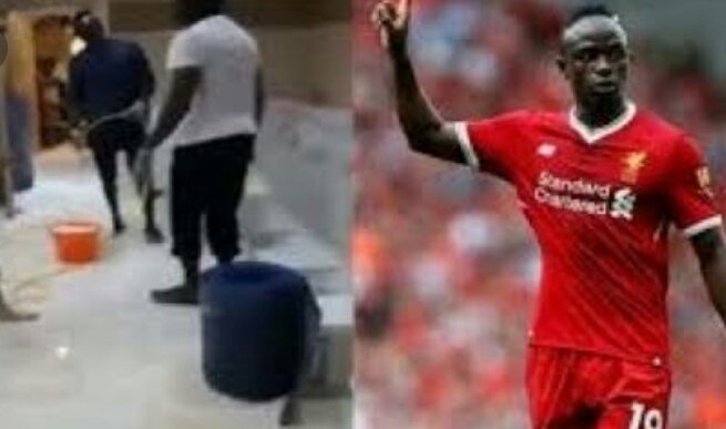 IstanbuliEl's tweet photo. Piyasa değeri yüz milyon €'nun üzerinde olan Sadio Mane İngilterede namaz kıldığı Caminin tuvaletini temizlerken..
    Kibir dağlarına inat bir kıyam...
Burnundan kıl aldırmayan bazı hocalara ders niteliğinde.... https://t.co/ibXIl8BhgN