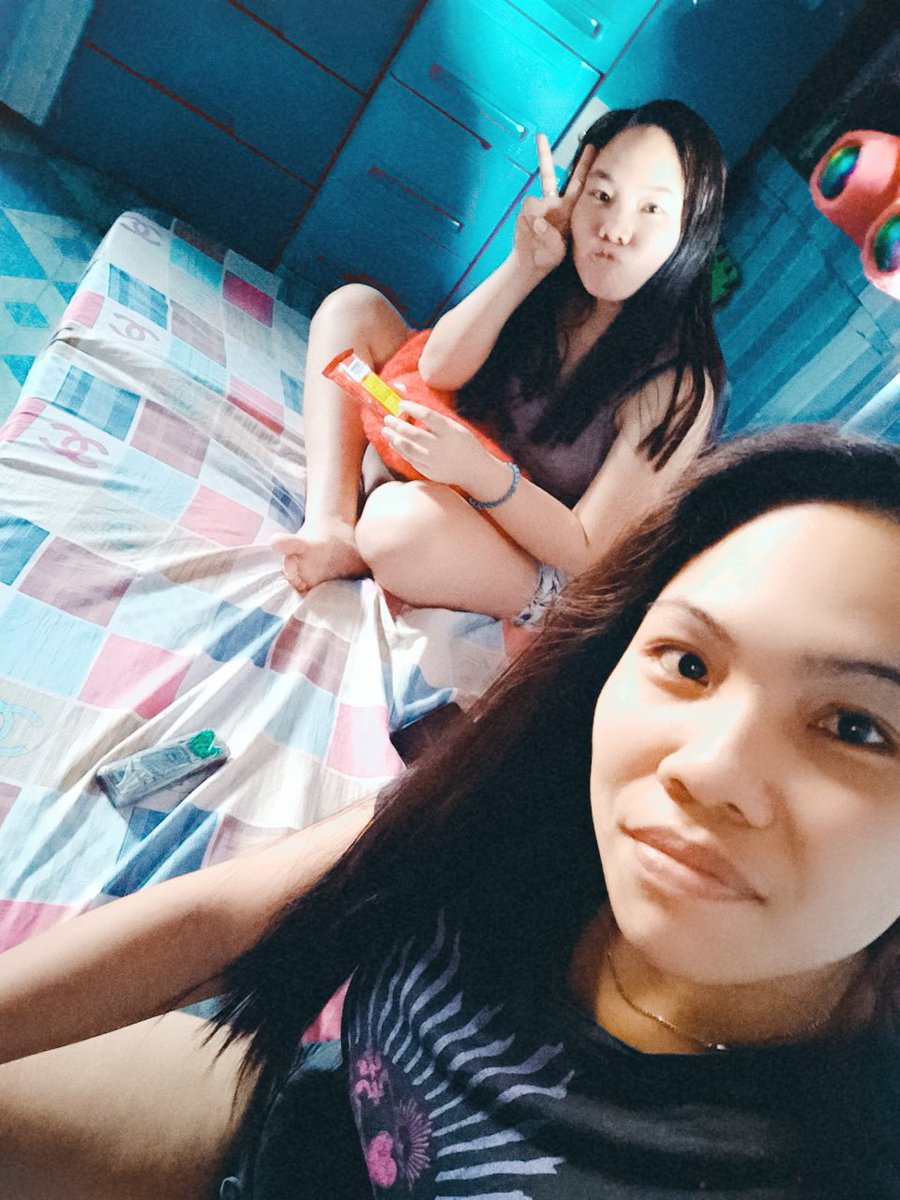 aline_gome03's tweet photo. Day 17.of quarantine with sis @itsmaricrisg https://t.co/MFHxF7vT80