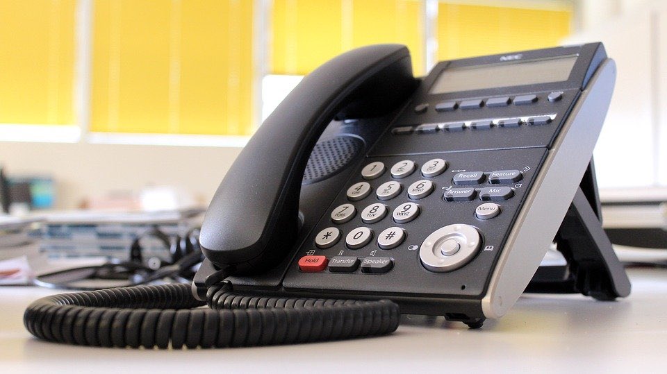 Cortes_CYL's tweet photo. Estos son los teléfonos que debes utilizar ante la emergencia sanitaria del #Covid19 en #CastillaYLeón:

☎ 900 222 000 Si presentas síntomas
☎ 012 Para solicitar alimento o medicinas
☎ 016 Para casos de violencia de género
☎ 112 Para cualquier otra emergencia https://t.co/qc2PfjvJth